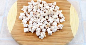 Салат из курицы и ананасов