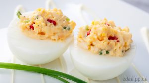 Яйца, фаршированные сырным кремом