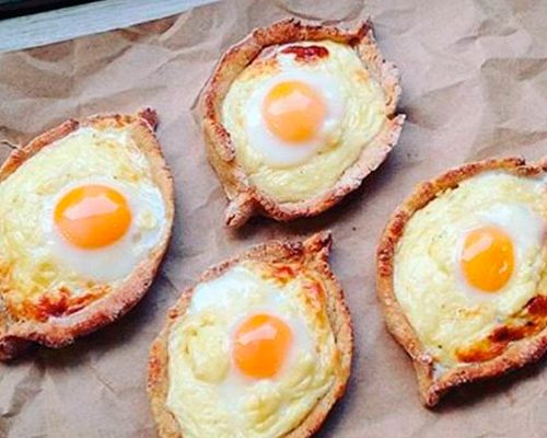 Творожные лодочки с перепелиными яйцами Творожные лодочки с перепелиными яйцами