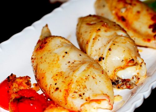 Фаршированные кальмары с сыром и шампиньонами Фаршированные кальмары с сыром и шампиньонами