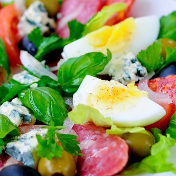 Салат "Каталонский" с колбасками Салат "Каталонский" с колбасками