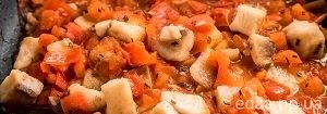 Тиляпия с розмарином и помидорами