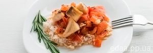 Тиляпия с розмарином и помидорами