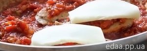 Курочка с моцареллой в томатном соусе
