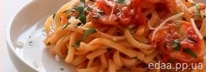 Остренькая паста с креветками в томатно-чесночном соусе