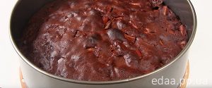Шоколадная шарлотка с яблоками