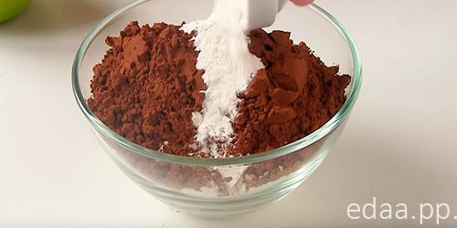 Шоколадная шарлотка с яблоками Шоколадная шарлотка с яблоками