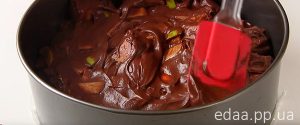 Шоколадная шарлотка с яблоками